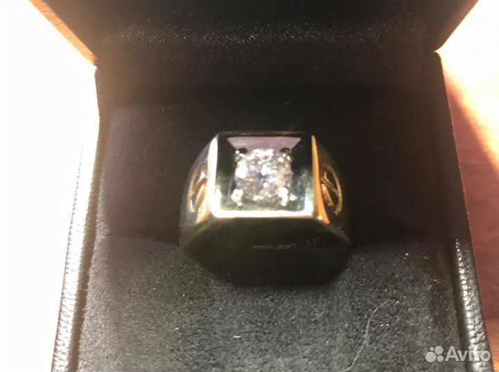Мужская золотая печатка с бриллиантом