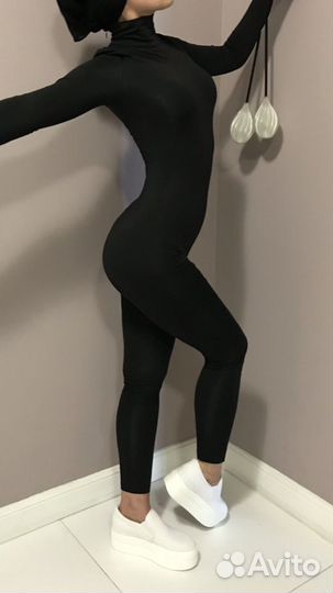 Черный комбинезон