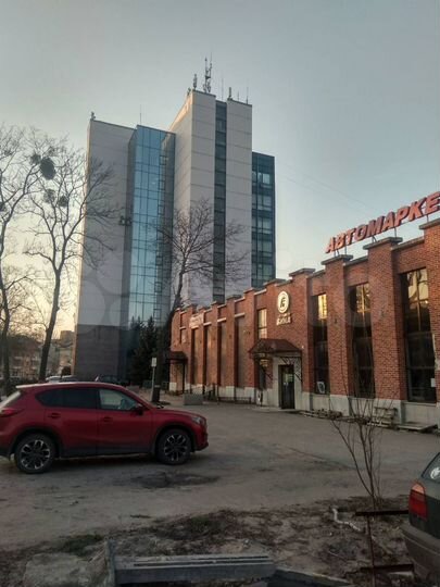 Здание, 7242 м²