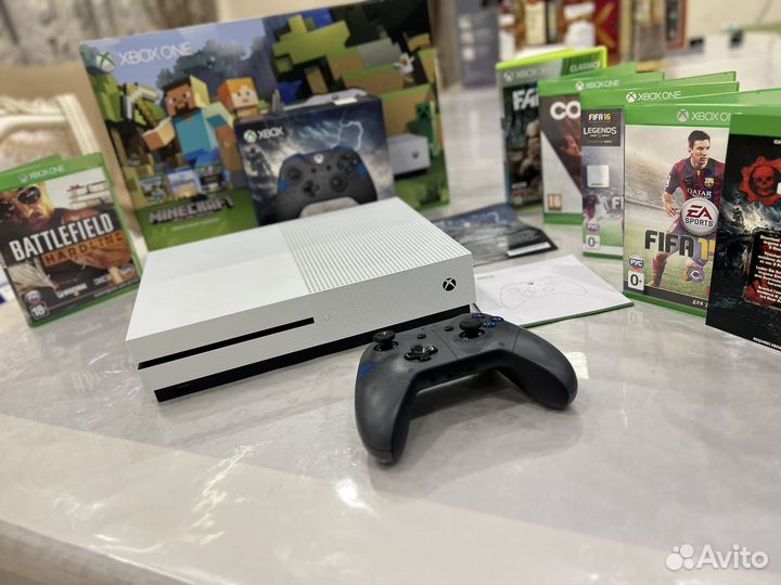 Xbox One s с кучей игр и лимитированный джойстик