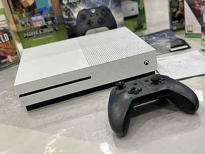 Xbox One s с кучей игр и лимитированный джойстик