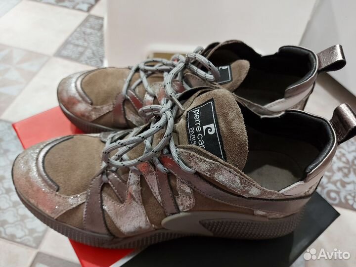 Кроссовки женские натуральные 40 размер