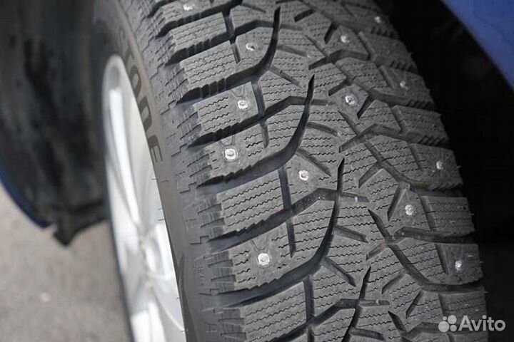 Bridgestone Blizzak Spike-02 SUV 235/55 R17 103T