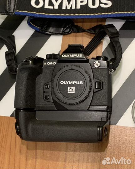 Olympus OM-D E-M1 +hld-7