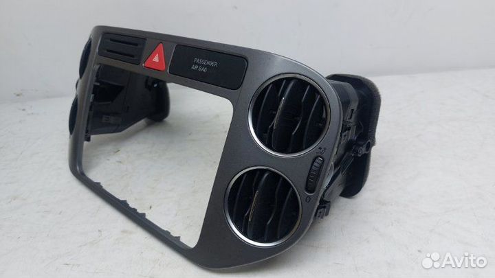 Накладка на панель Volkswagen Tiguan 2.0 2011