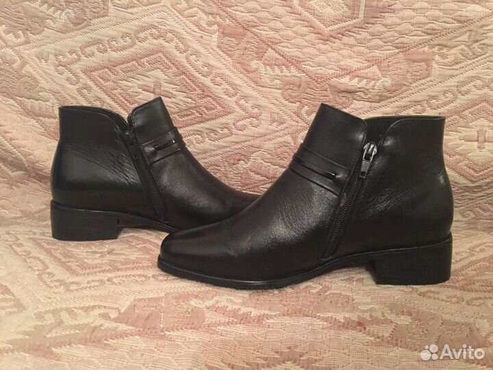 Ботинки женские на молнии