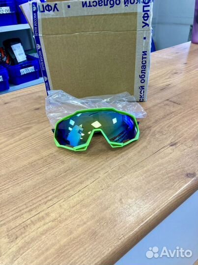 Большие спортивные солнцезащитные очки зелёные