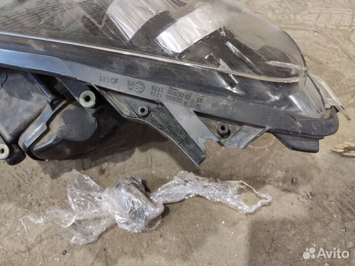 Фара правая ксеноновая стекло разбито Opel Astra H