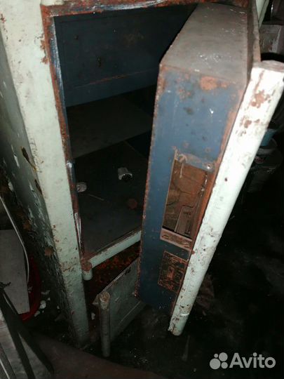 Сейф большой несгораемый СССР