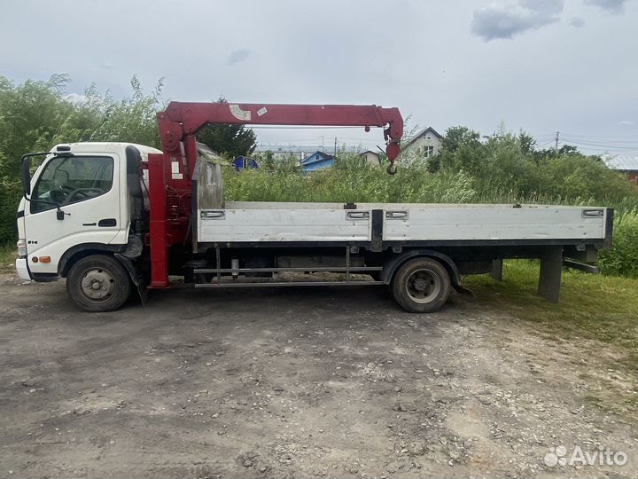 Hino 300 (Dutro) с КМУ, 2011