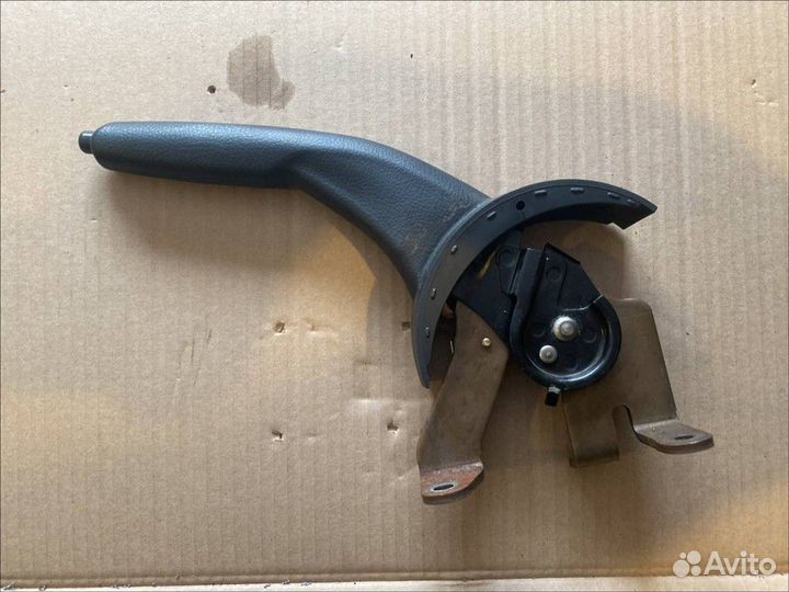 Рычаг стояночного тормоза Mitsubishi Lancer