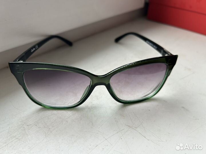 Очки солнечные -1.5 в зеленой оправе