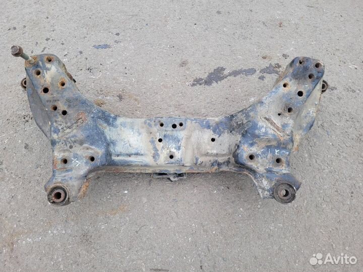 Подрамник передний на Nissan Primera P12