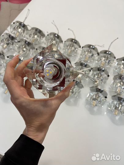 Продам встраиваемые точечные светильники