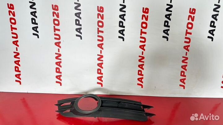 Накладка противотуманной фары передняя правая Audi