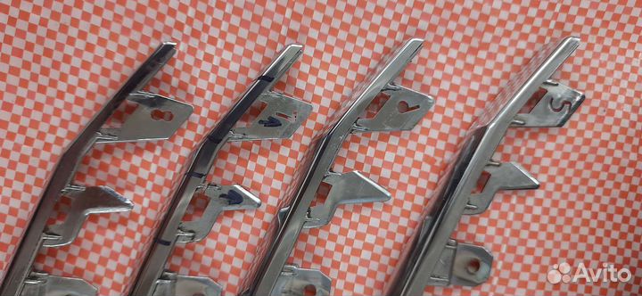 Молдинг решетки радиатора Tiguan Volkswagen