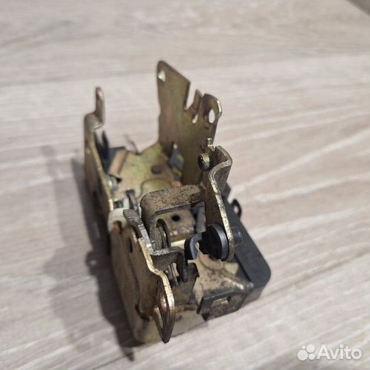 Замок двери задний правый Renault Logan 1