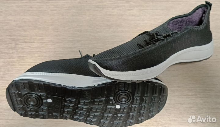 Спортивные ботинки