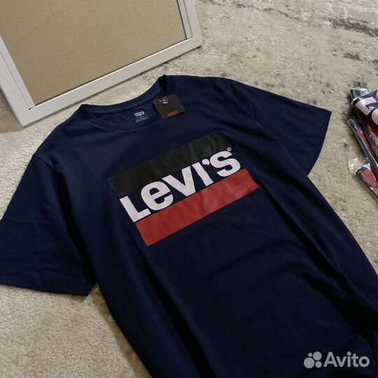 Футболка Levi's новая L