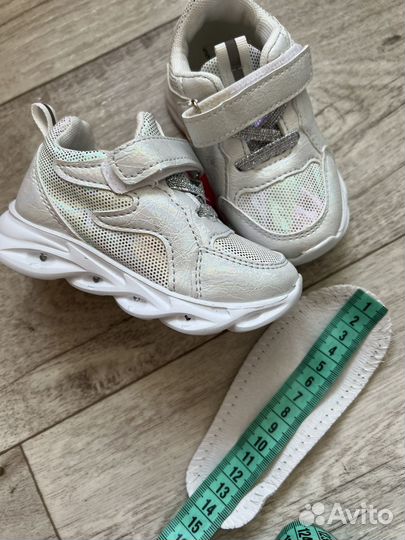 Кроссовки для девочки