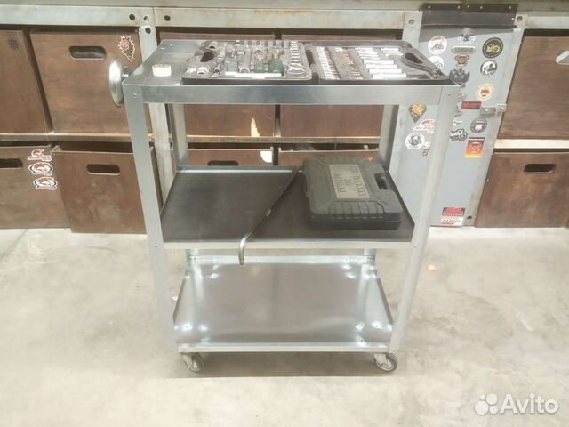 Тележка для инструмента на колесах