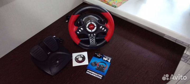 Игровой руль с педалями