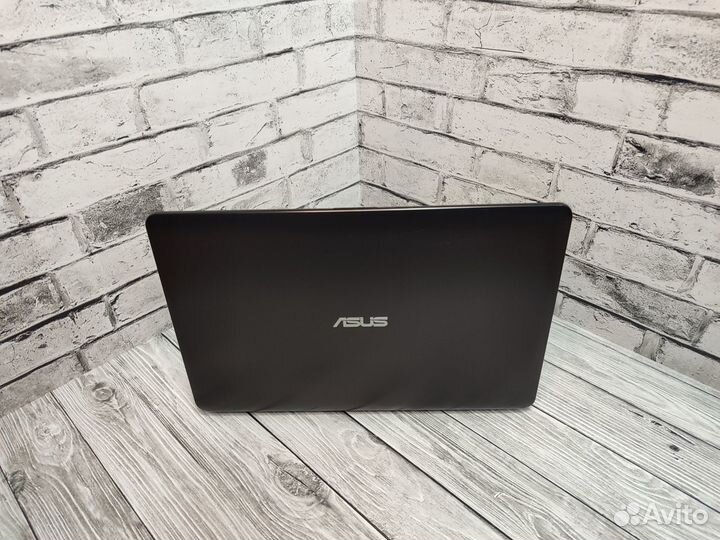 Игровой ноутбук Asus/MX110/4Gb/SSD240Gb/15.6