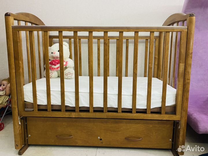 Детская кроватка маятник с комодом