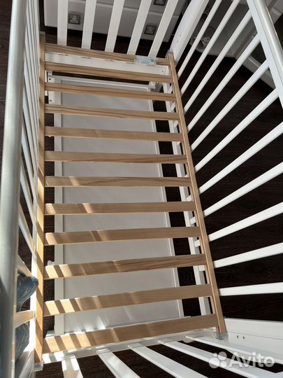 Детская кроватка белая с продольным маятником