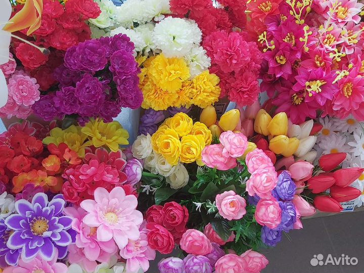 Искусственные цветы, модульные коврики, лианы