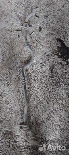 Стабилизатор задний на Nissan Skyline v35