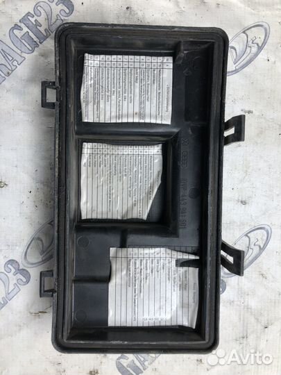 Крышка блока предохранителей audi 80 B2