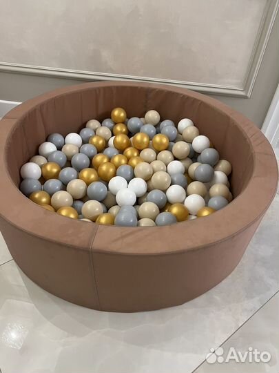 Сухой бассейн с шариками