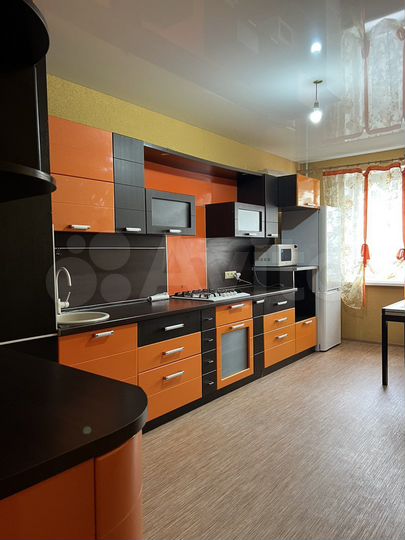 3-к. квартира, 82 м², 2/10 эт.
