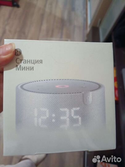 Умная колонка Алиса с часами