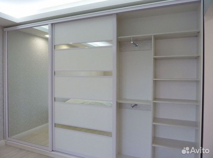 Зеркальный шкаф