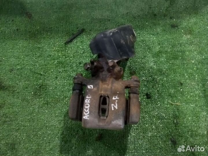 Суппорт задний правый Honda Accord 5