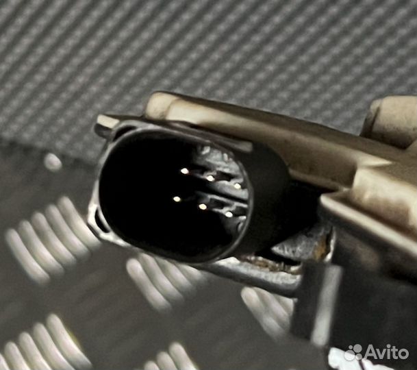 Замок двери Volkswagen Touareg