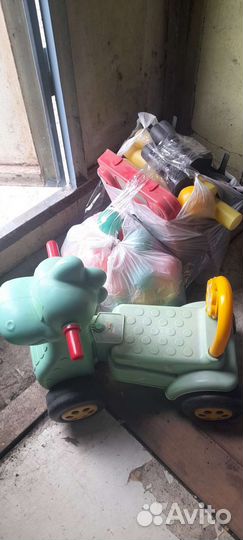 Детская кухня, шарики для бассейна, каталка