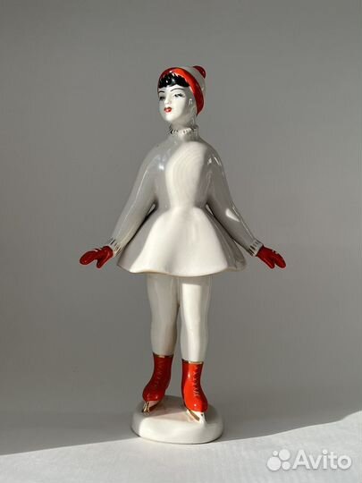 Статуэтка На катке Фигуристка