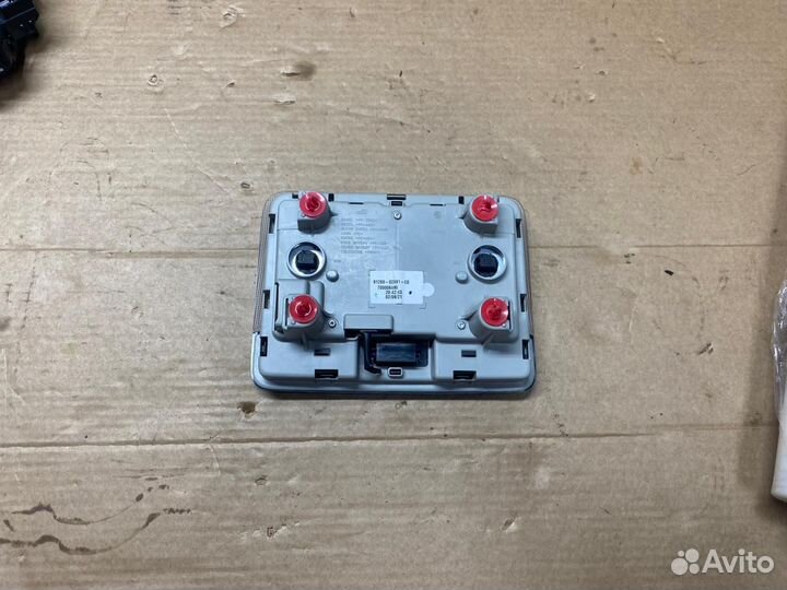 Передний потолочный плафон Corolla E210