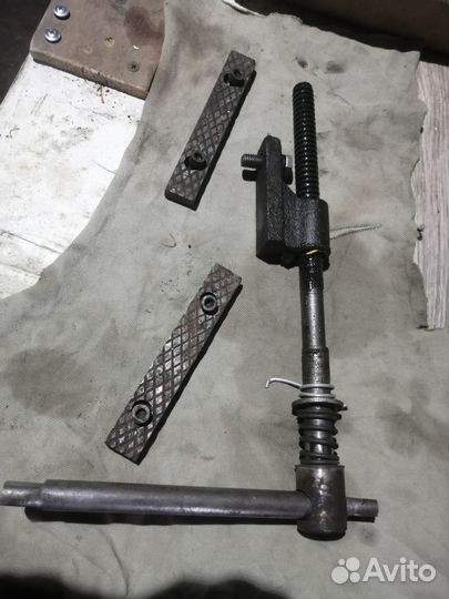 Червячный вал с гайкой и губками