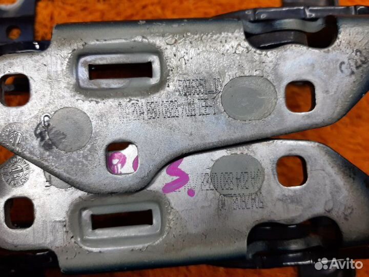 Петля капота Mercedes-Benz C-Class W204 271.820