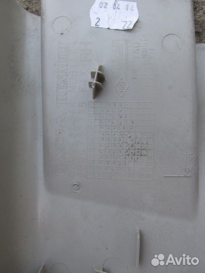 Обшивка стойки центральная верхняя правая