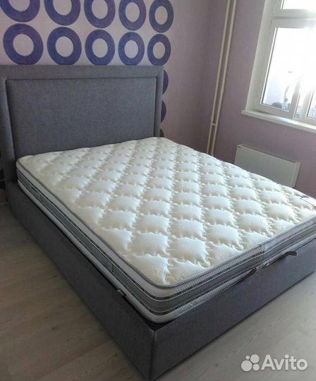 Кровать двухспальная с мягким изголовьем