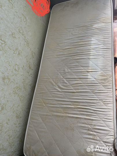 Кровать с матрасом