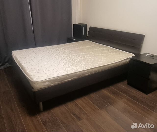 Кровать двухспальная с матрасом 160 200