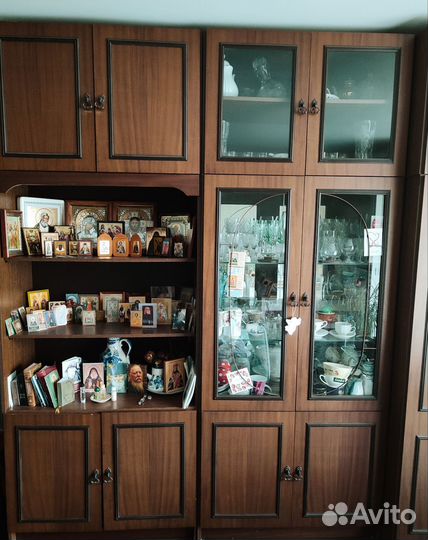 Шкаф витрина сервант