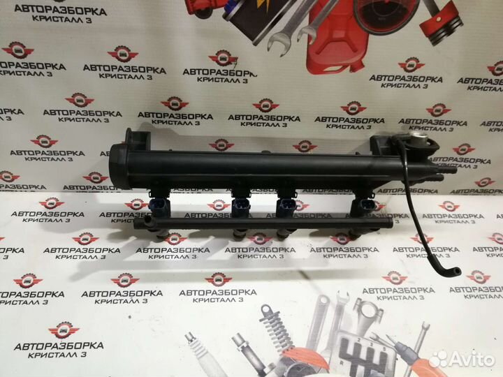 Рампа топливная Volkswagen Golf 4 2.0