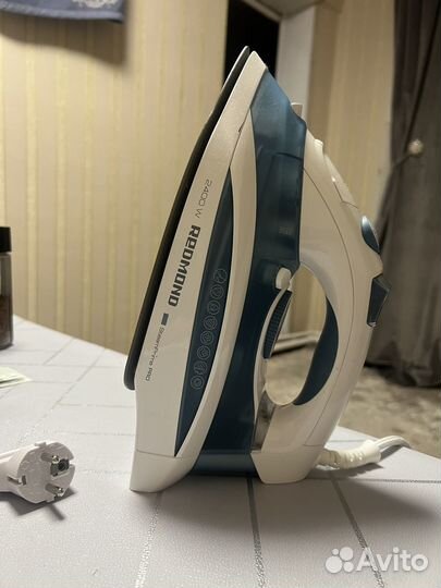 Утюг redmond